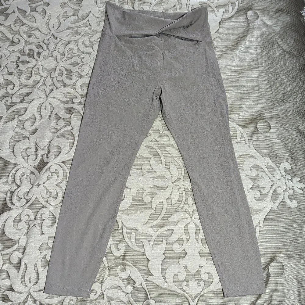 Zyia Cement Croise Crossover Waistband Hi Rise 7/8 Leggings, Size 6-8 - Picture 5 of 8